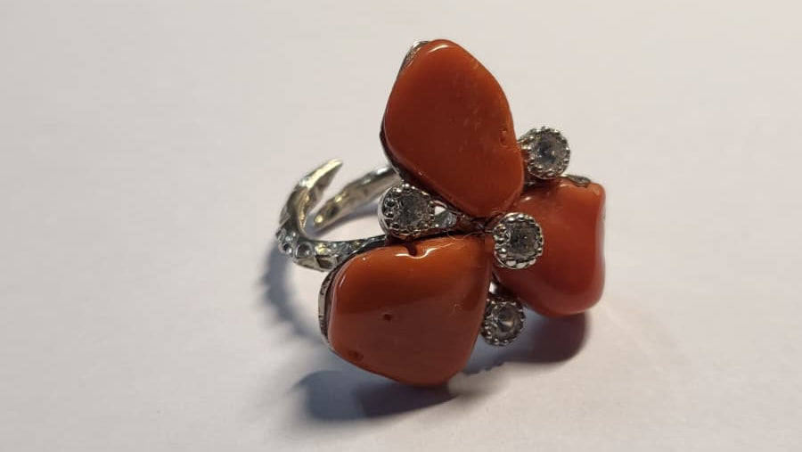 Anello Fiore del Mare con corallo e zirconi cubici in argento 925%
