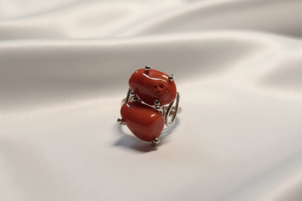 Anello artigianale con doppio corallo rosso in argento 925%
