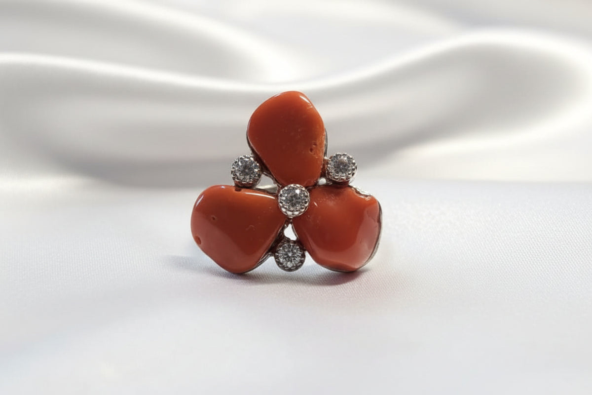 Anello Fiore del Mare con corallo e zirconi cubici in argento 925%